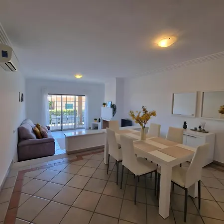 Charming Αλμπουφέιρα